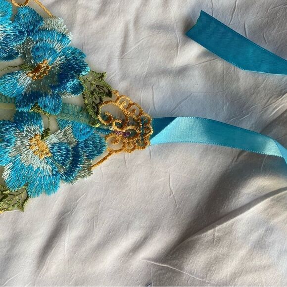 new, blue lace bra and thong set and ribbons to close - Picture 5 of 16